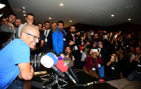 Alex'ten sert gönderme Alex koşmuyor deyip işin içinden sıyrılırsanız...