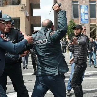 Muhalif lider gözaltında