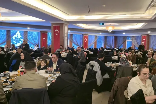 milli-egitim-bakani-yusuf-tekin-erzurumda-iftar-yemeginde-konustu-1771522249141.jpg