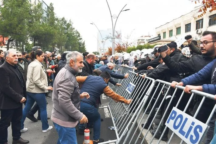 Üç belediyeye kayyum atandı: Terör dosyaları kabarık çıktı