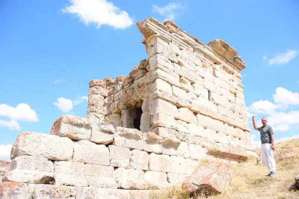 kayseride-bir-800-yillik-gizemli-anit-mezar-1790493631137.jpg