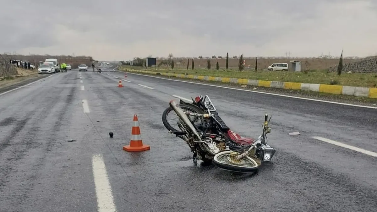 Kaza geçiren motosiklet sürücüsü hayatını kaybetti Kaza geçiren motosiklet sürücüsü hayatını kaybetti