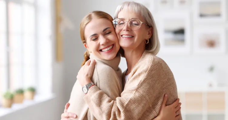 Rüyada yaşlı kadın görmek ne anlama gelir? Rüyada yaşlı kadına yardım