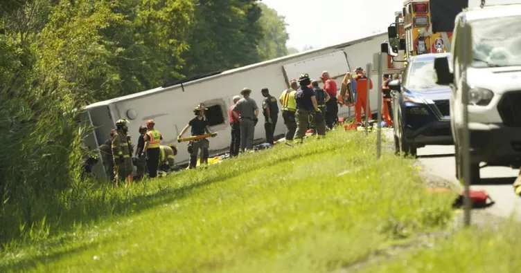 New York’ta feci kaza: Tur otobüsü devrildi