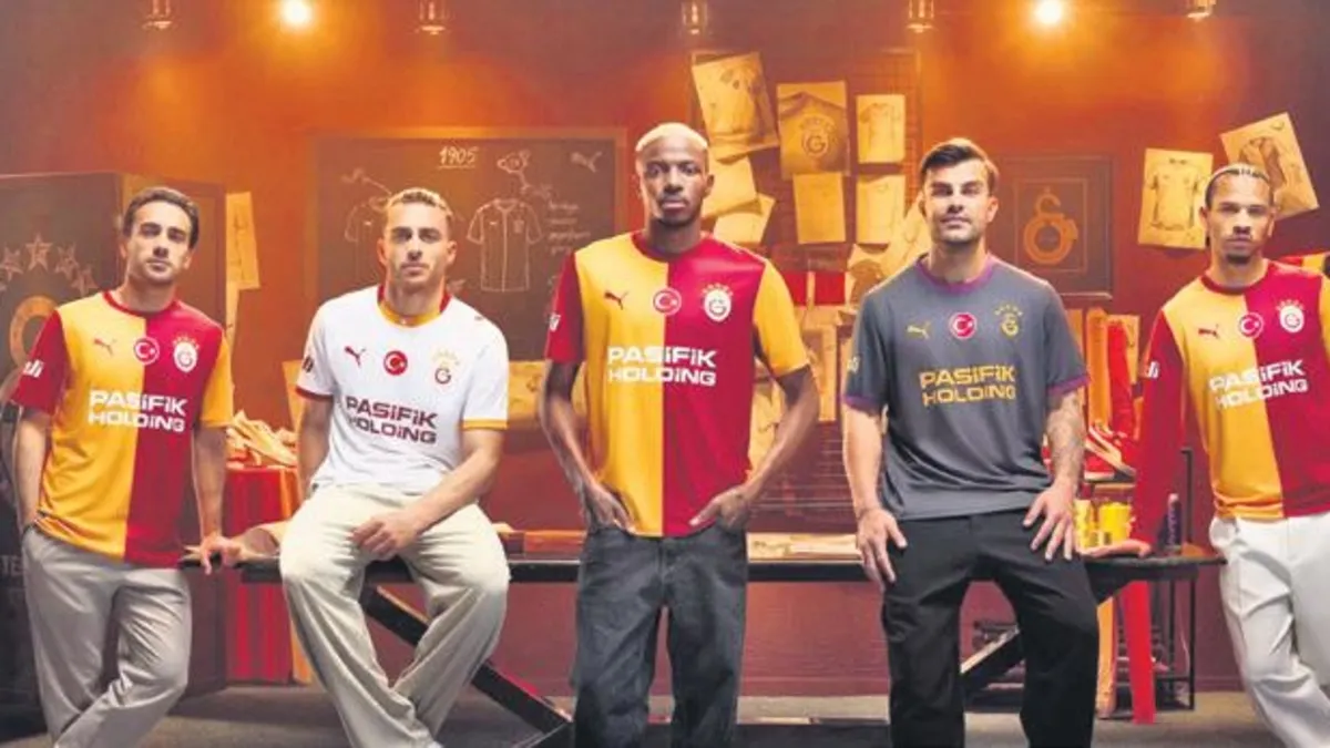 Galatasaray'ın 2026-2027 sezonu için tasarlanan yeni iç saha, deplasman ve alternatif formaları.