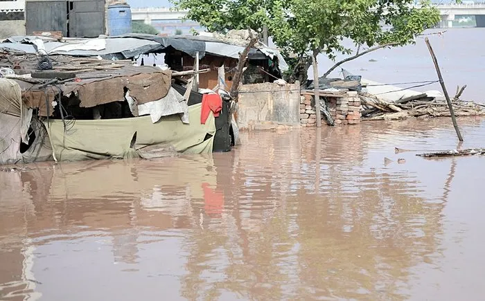 Hindistan’dan gelen su Pakistan’da yıkıma yol açtı: 22 kişi yaşamını yitirdi