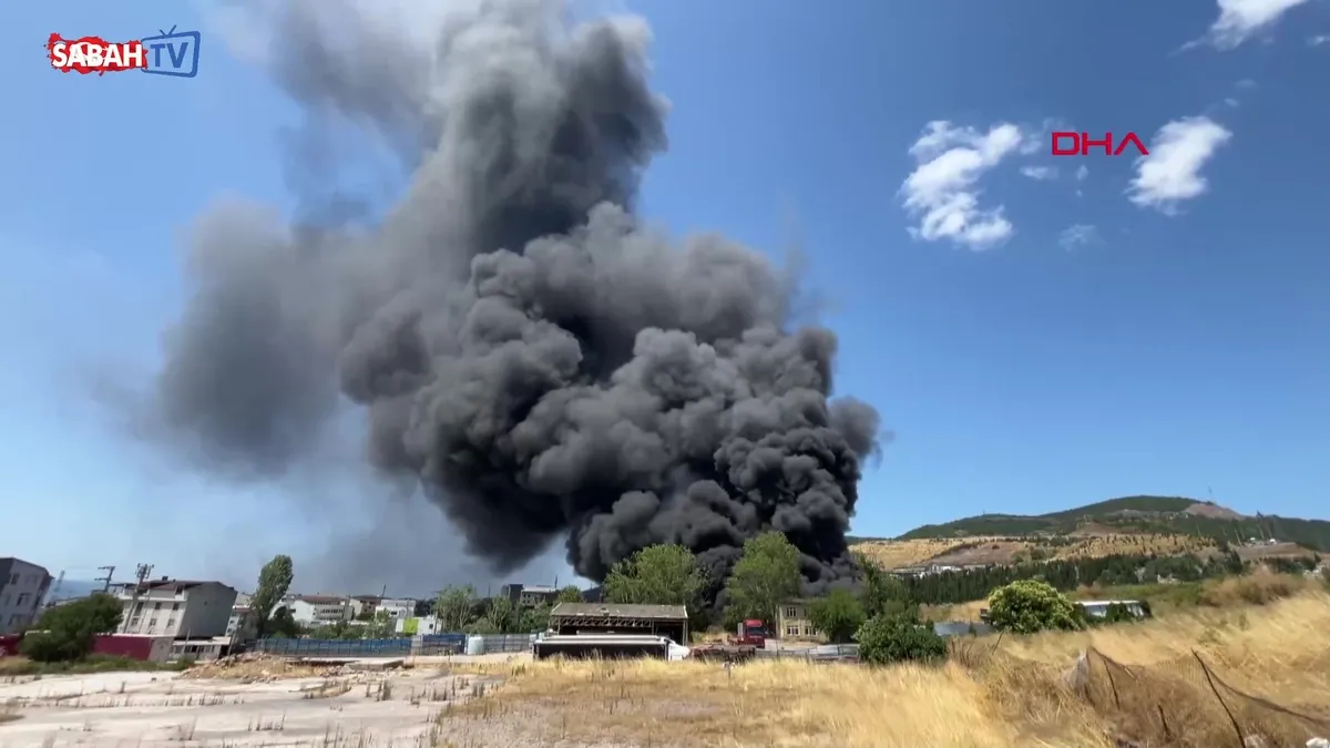 Kocaeli’de korkutan yangın! Ekiplerin müdahalesi devam ediyor | Video videosunu izle Kocaeli’de korkutan yangın! Ekiplerin müdahalesi devam ediyor | Video videosunu izle