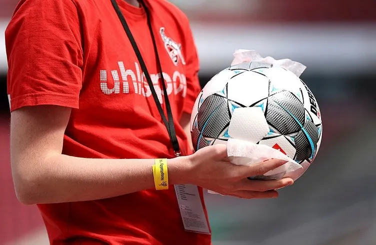 Köln - Mainz 05 maçında corona virüsü önlemleri dikkat çekti!