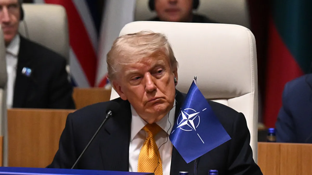 ABD Başkanı Donald Trump: Suriye terör listesinden çıkacak ABD Başkanı Donald Trump: Suriye terör listesinden çıkacak