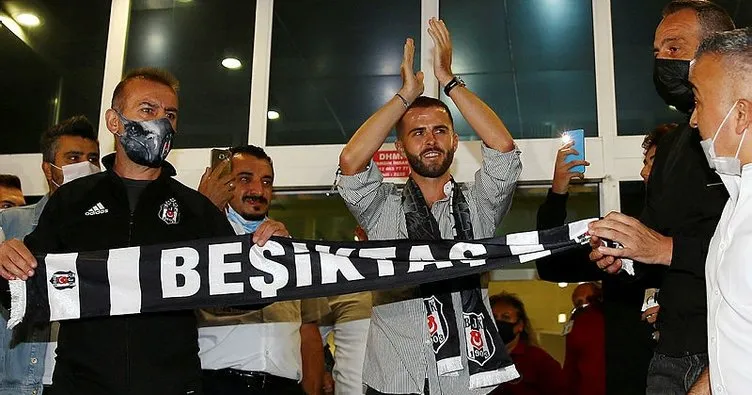 Beşiktaşlı taraftarlardan Pjanic’e coşkulu karşılama