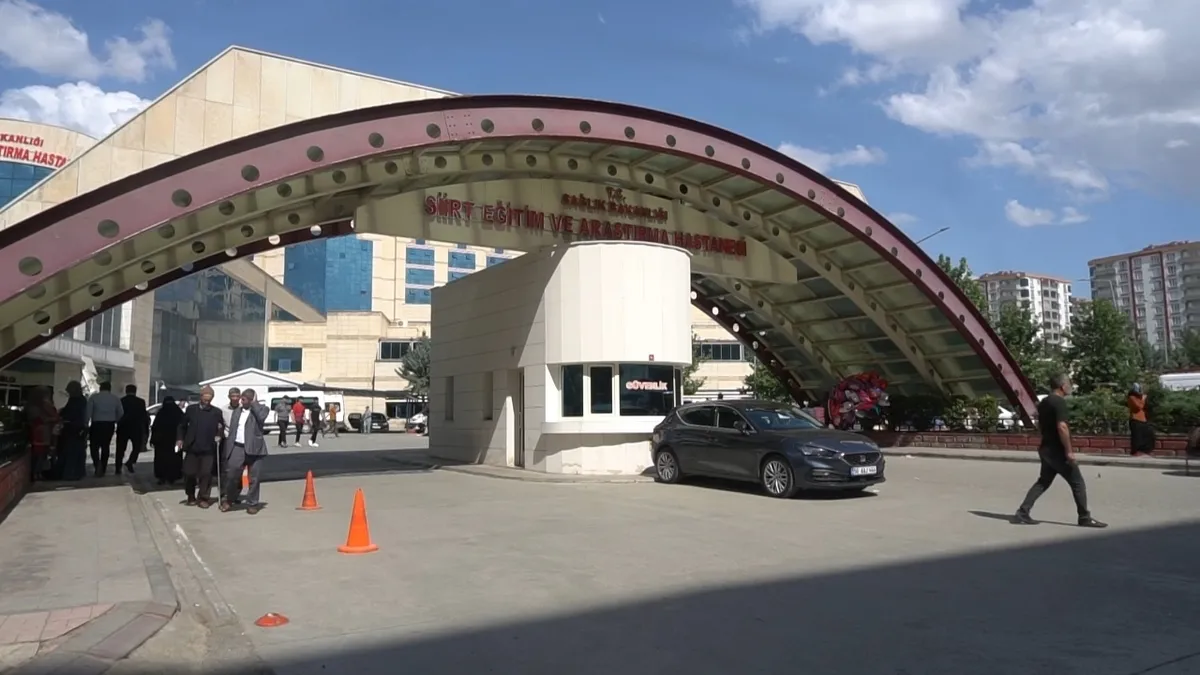 Siirt’te korkunç olay! Eşekten düşüp metrelerce sürüklendi: Başını taşa çarpan Bedirhan hayatını kaybetti! Siirt’te korkunç olay! Eşekten düşüp metrelerce sürüklendi: Başını taşa çarpan Bedirhan hayatını kaybetti!