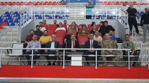 sirnakta-anadolu-yildizlar-ligi-hentbol-yari-finalleri-basladi-1752844142044.jpg