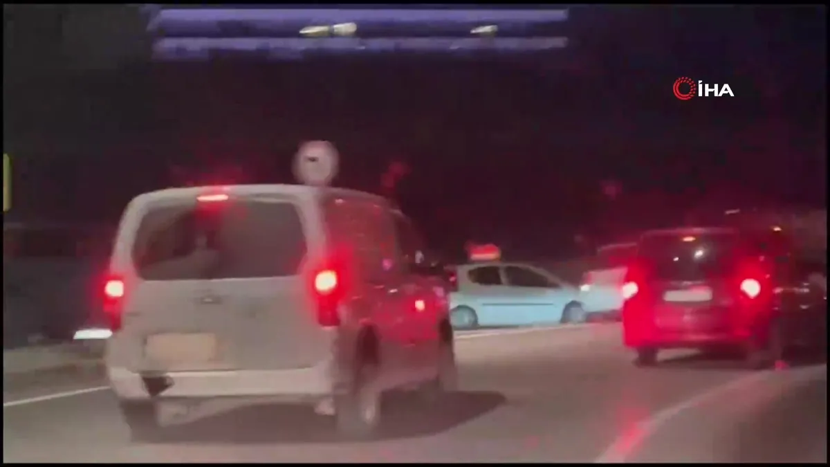 Bursa’da kontak anahtarı üstünde bırakılan kargo aracını çaldılar… Nefes kesen kovalamaca kamerada | Video videosunu izle Bursa’da kontak anahtarı üstünde bırakılan kargo aracını çaldılar… Nefes kesen kovalamaca kamerada | Video videosunu izle