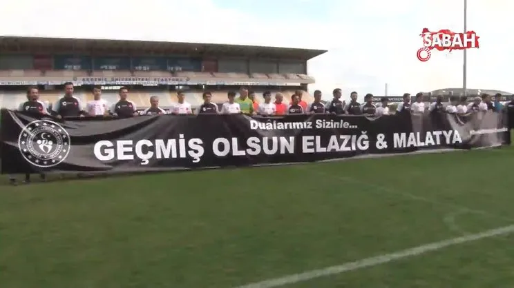 Suriyeli gençler, eski ünlü futbolcularla gösteri maçına çıktı