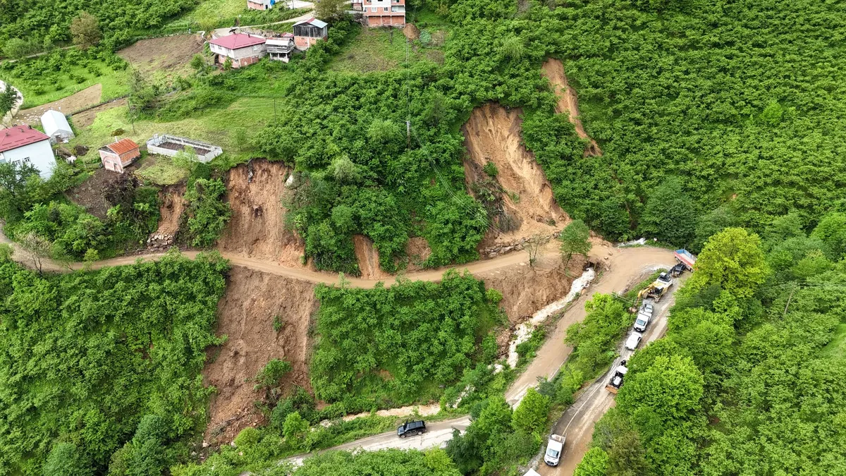 Giresun’da alarma geçildi: 33 ev tahliye edildi! Giresun’da alarma geçildi: 33 ev tahliye edildi!