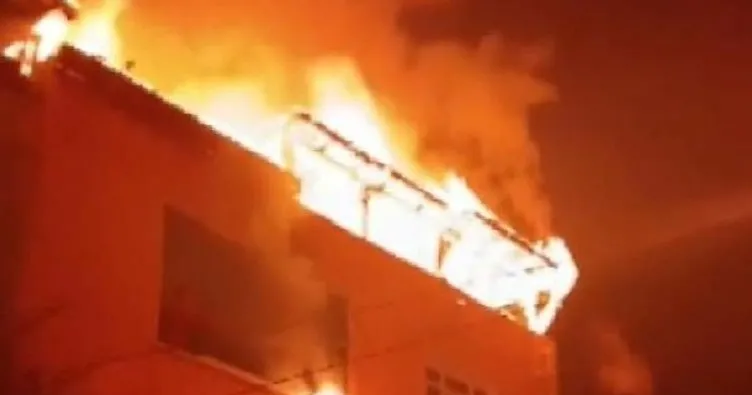 Avcılar’da 3 katlı binada korkutan yangın!