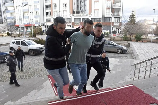 baygin-halde-bulunup-hastanede-olmustu-supheli-bulunan-koca-adliyede-1735051860146.jpeg