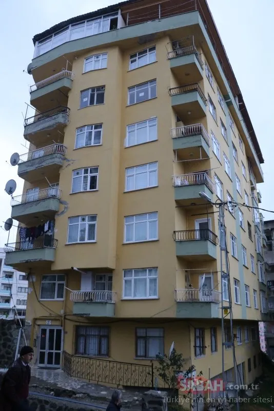 Taşıyıcı kolonlarında çatlaklar oluşan bina boşaltıldı