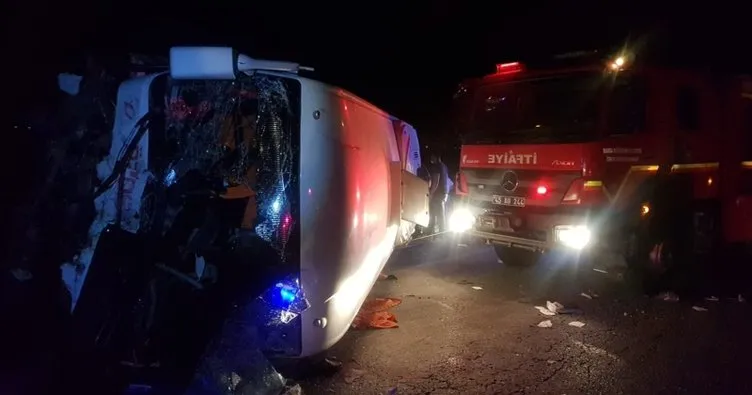 Son dakika: Manisa’da işçi servisi otomobille çarpıştı: 4 ölü, 6 yaralı