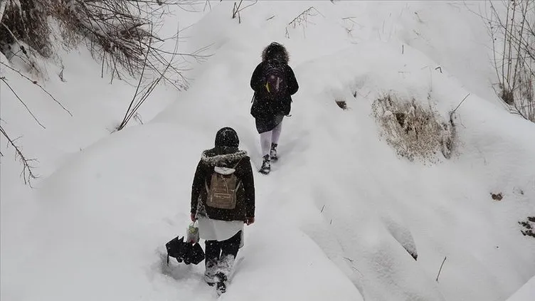 Valilikler peş peşe duyurdu! Eğitime kar engeli: O illerde okullar tatil edildi