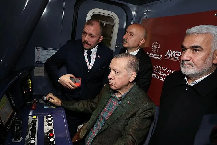 Başakşehir-Kayaşehir metrosu hizmete açıldı: Başkan Erdoğan ilk sürüşü gerçekleştirdi