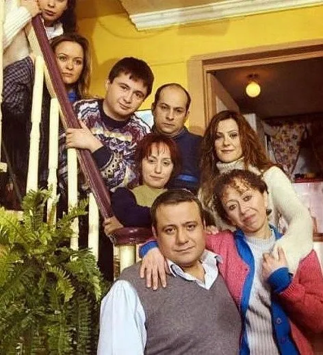 ’7 Numara’nın sarışın afetiydi! Nuray Uslu güzelliği ile yıllara meydan okumuş…