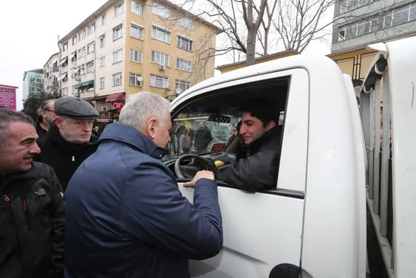 Binali Yıldırım, minibüs durağını ziyaret etti