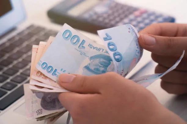ak-partiden-son-dakika-eyt-aciklamasi-emeklilikte-yasa-takilanlar-icin-tarih-verdi-mujdeyi-verecegiz-1642490000332.jpg