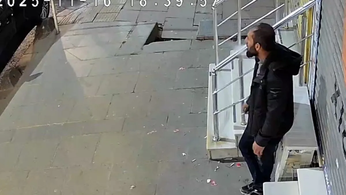 Sultangazi’de sokak ortasında silah sesleri | Eski eşinin sevgilisini öldürüp intihar etti: Vahşetin görüntüleri ortaya çıktı! Sultangazi’de sokak ortasında silah sesleri | Eski eşinin sevgilisini öldürüp intihar etti: Vahşetin görüntüleri ortaya çıktı!