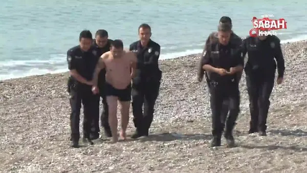 Antalya'da kıyafetiyle denize giren adam polisi alarma geçirdi!