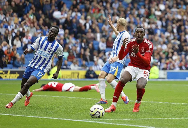 SON DAKİKA! Ferdi Kadıoğlu çok sinirlendi! Olaylı Brighton-N. Forrest maçında 3 kırmızı kart... Spor Haberleri