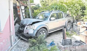 Kamyonet evin bahçesine daldı: 1 ölü