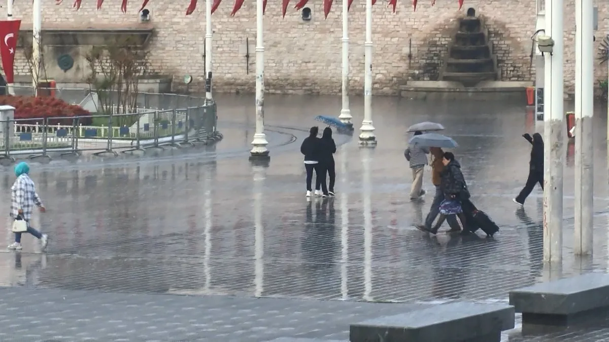 İstanbul güne yağmurla başladı