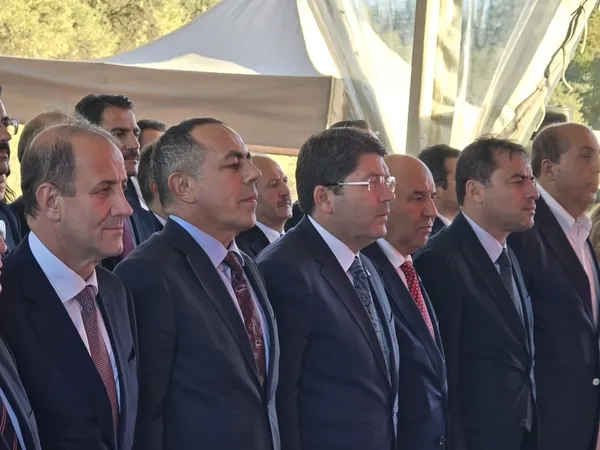cumhurbaskani-erdogan-ozdemir-bayraktari-andi-1729262141710.jpg