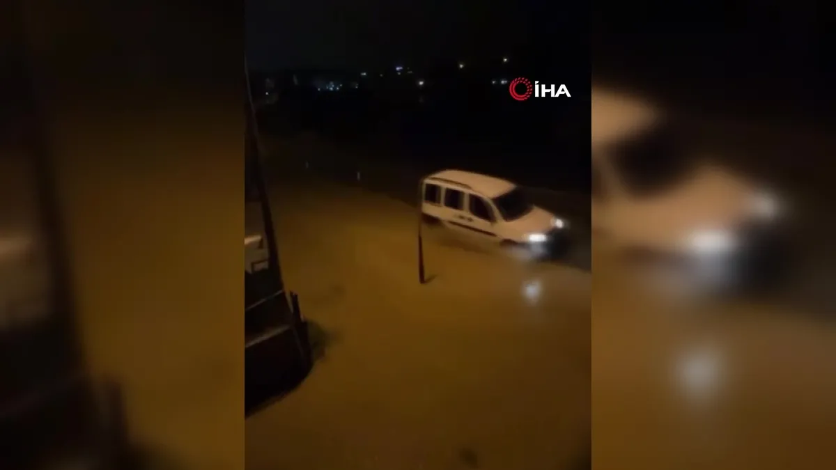 Çanakkale'de şiddetli yağış! Sağanak yolları göle çevirdi | Video