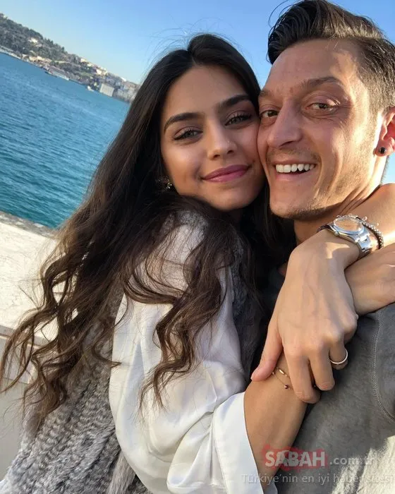 Bakışları hep aynı Bu tatlı kız çocuğu şimdi çok ünlü bir oyuncu!