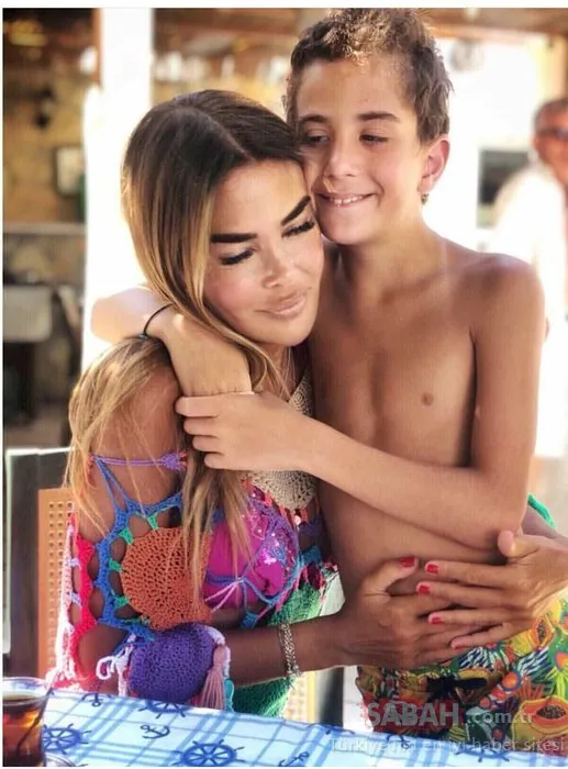 Özlem Yıldız'dan yıllar sonra mutluluk pozu