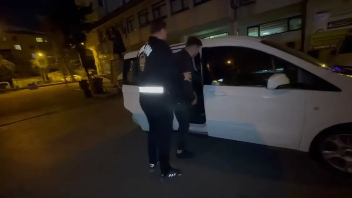 Son dakika: O taraftar adliyeye sevk edildi… Savcılıktan serbest bırakıldı Son dakika: O taraftar adliyeye sevk edildi… Savcılıktan serbest bırakıldı