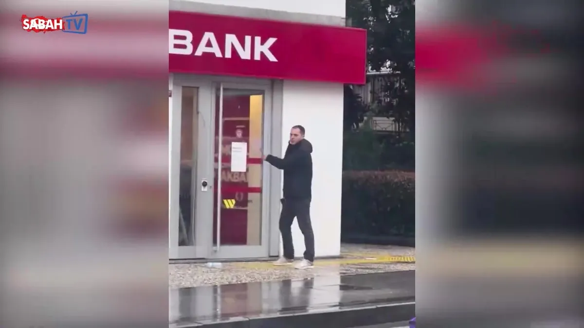 SON DAKİKA: Beşiktaş’ta silahlı soygun girişimi kamerada | Video videosunu izle SON DAKİKA: Beşiktaş’ta silahlı soygun girişimi kamerada | Video videosunu izle