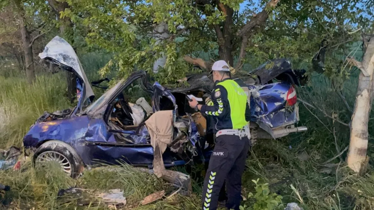 Karaman'da düğün konvoyunda korkunç yaza! Otomobil takla attı: 1 ölü, 1 yaralı