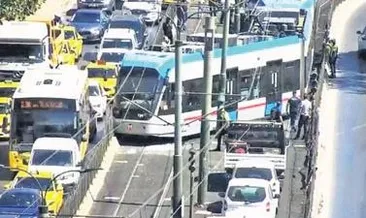 Tramvay raydan çıktı