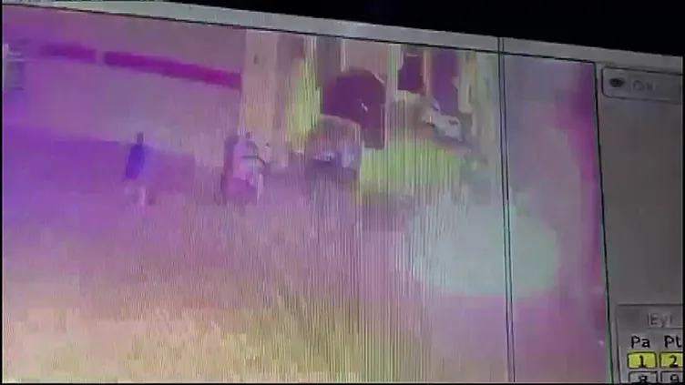 Adana’da akıllara durgunluk veren olay: EYP ile saldırdı başına isabet etti!