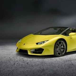 Lamborghini Huracan Spyder Honda Civic'in altına girdi