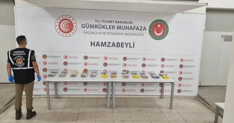 Avrupa sınırında zehir tacirlerine darbe! 175 kilo uyuşturucu ele geçirildi