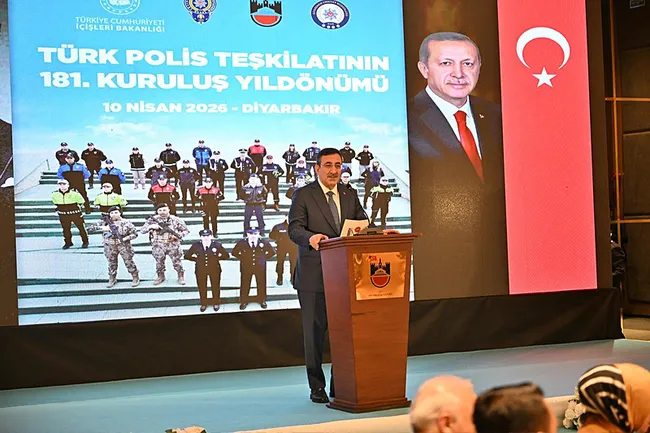 cumhurbaskani-yardimcisi-yilmaz-terorsuz-turkiye-dogrultusunda-kararli-adimlar-atiyoruz-1775850216273.jpeg Cumhurbaşkanı Yardımcısı Yılmaz: “Terörsüz Türkiye doğrultusunda kararlı adımlar atıyoruz”