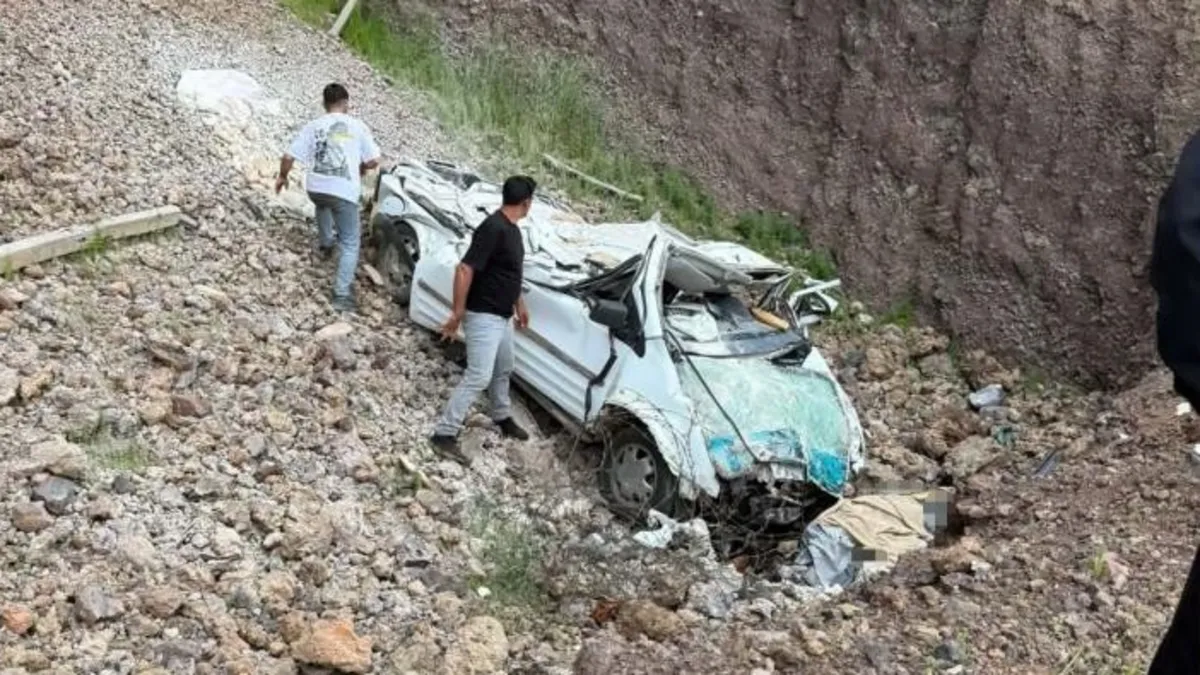 Şanlıurfa’da uçuruma yuvarlanan kamyonette 1 kişi hayatını kaybetti Şanlıurfa’da uçuruma yuvarlanan kamyonette 1 kişi hayatını kaybetti