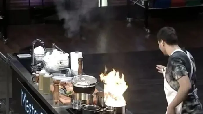 MasterChef yarışmacısı ne yapacağını şaşırdı, Danilo Şef’ten uyarı geldi! MasterChef son bölümde yangın paniği!