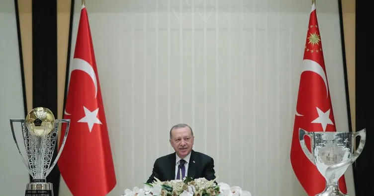 Başkan Erdoğan Beşiktaş teknik heyeti ve futbolcuları kabul etti
