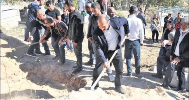 PKK’lı hainleri vekiller gömdü