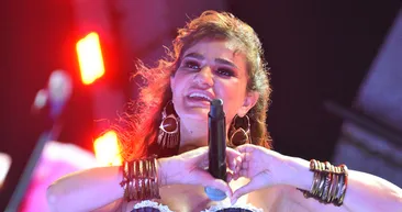 Derya Bedavacı’nın kızı Ada Yağmur da sanat yolunda! Çok yetenekli bir çocuğum var